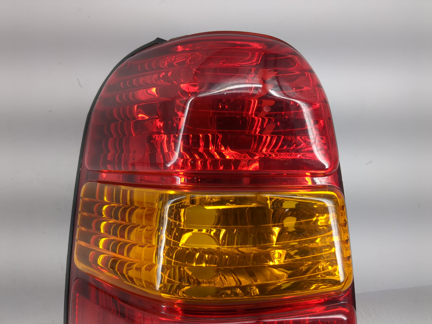 2001-2007 Ford Escape Tail Light Assembly Driver Left OEM Fits Fits 2001 2002 2003 2004 2005 2006 2007 OEM Used Auto Parts -