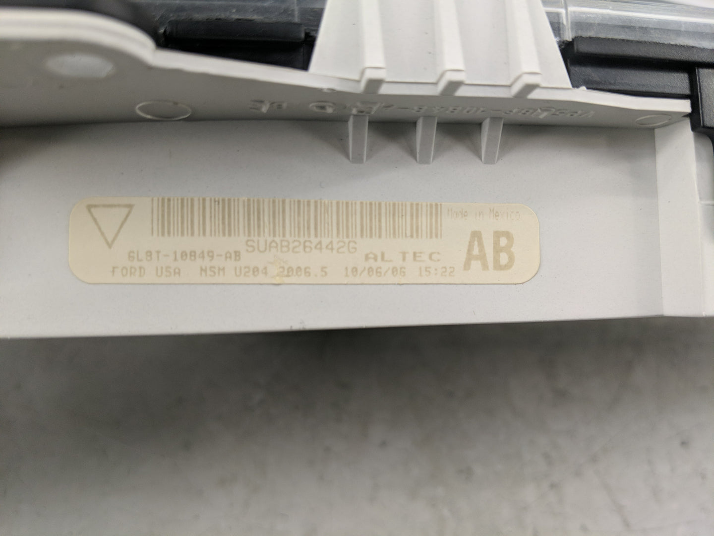 2007 Ford Escape Instrument Cluster Speedometer Gauges P/N:GL8T-10849-AB Fits OEM Used Auto Parts - Oemusedautoparts1.com