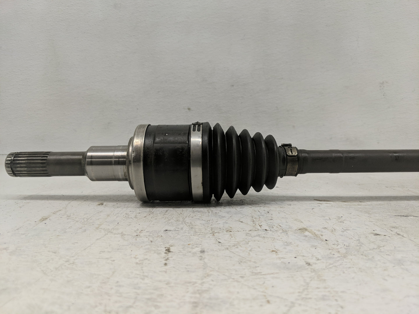 2005-2007 Ford Escape Axle Shaft Front Driver Cv C/v - Oemusedautoparts1.com