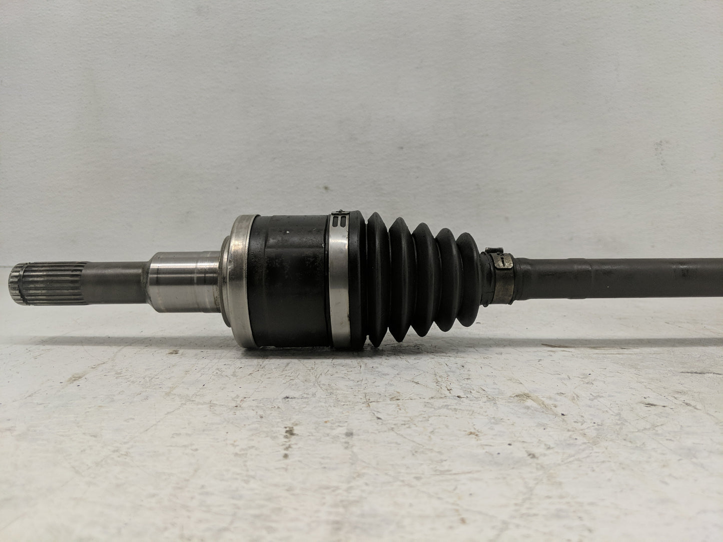 2005-2007 Ford Escape Axle Shaft Front Driver Cv C/v - Oemusedautoparts1.com