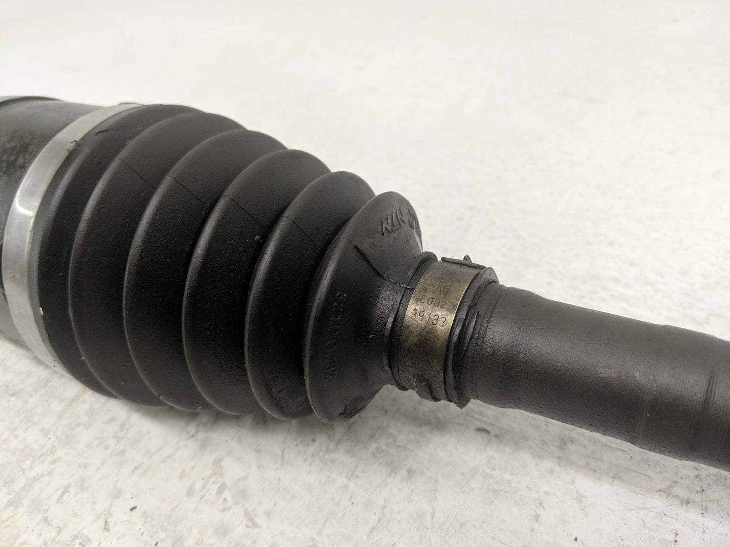 2005-2007 Ford Escape Axle Shaft Front Driver Cv C/v - Oemusedautoparts1.com