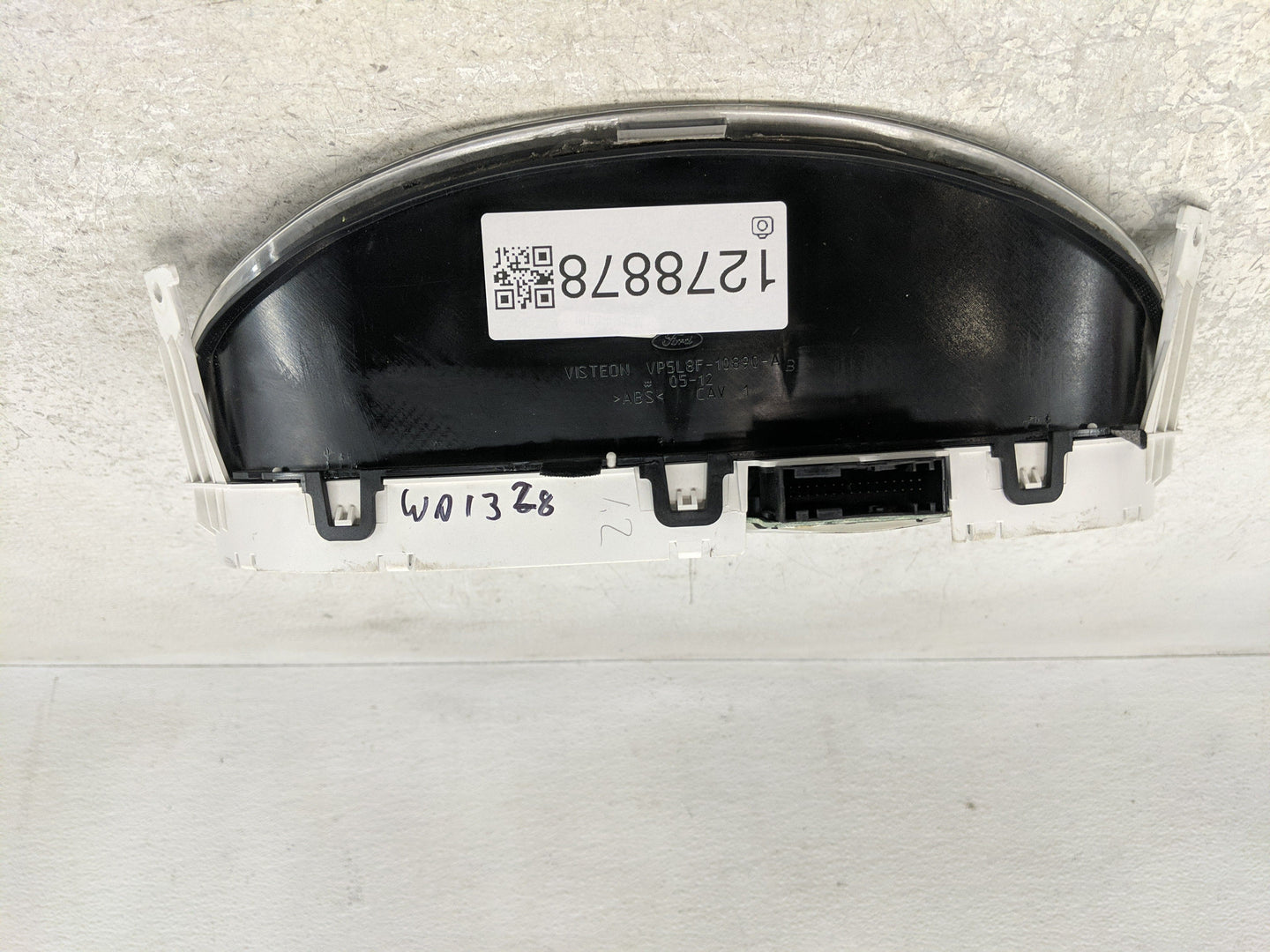 2006-2007 Ford Escape Instrument Cluster Speedometer Gauges P/N:VP5L8F-10890-A Fits Fits 2006 2007 OEM Used Auto Parts - Oem