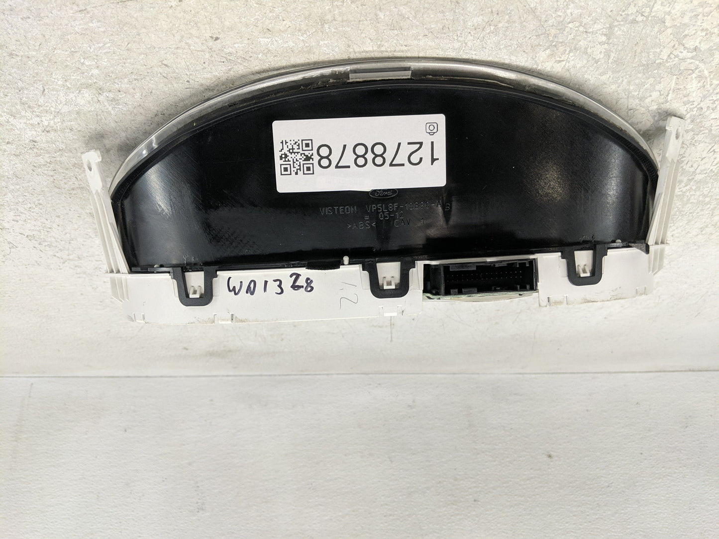 2006-2007 Ford Escape Instrument Cluster Speedometer Gauges P/N:VP5L8F-10890-A Fits Fits 2006 2007 OEM Used Auto Parts - Oem