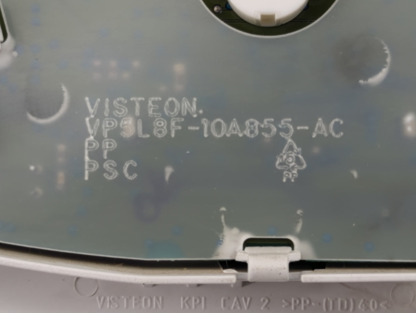 2006-2007 Ford Escape Instrument Cluster Speedometer Gauges P/N:VP5L8F-10A855-AC Fits Fits 2006 2007 OEM Used Auto Parts - O