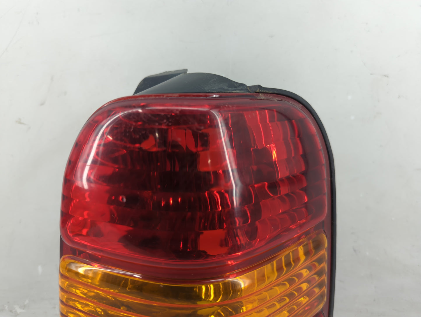 2001-2007 Ford Escape Tail Light Assembly Passenger Right OEM Fits Fits 2001 2002 2003 2004 2005 2006 2007 OEM Used Auto Par