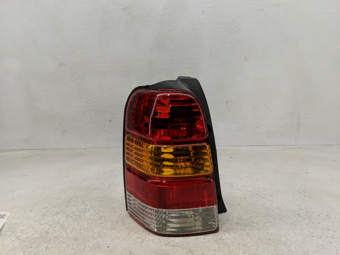 2001-2007 Ford Escape Tail Light Assembly Driver Left OEM P/N:4L84-13B505-B Fits Fits 2001 2002 2003 2004 2005 2006 2007 OEM