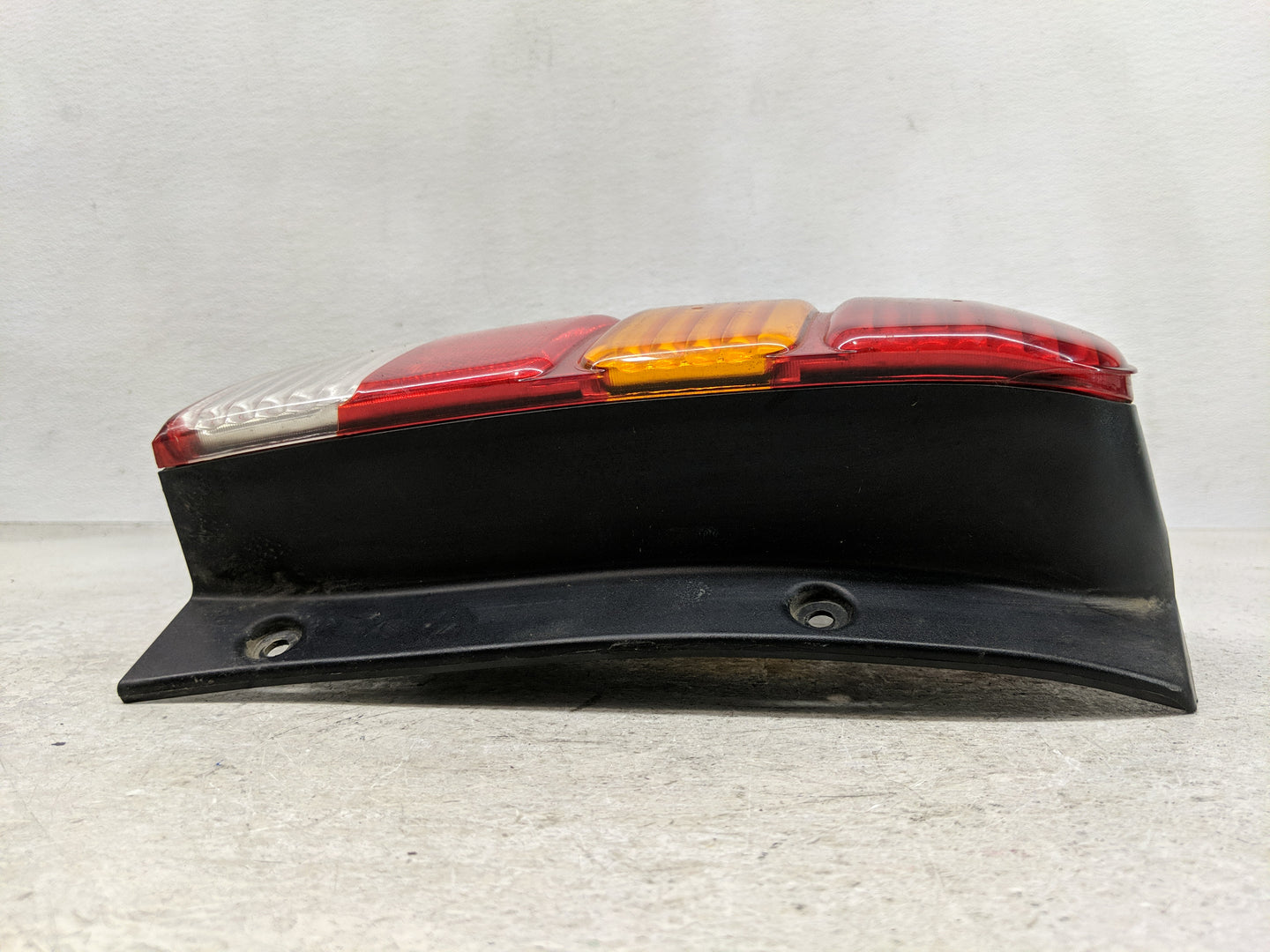 2001-2007 Ford Escape Tail Light Assembly Driver Left OEM P/N:4L84-13B505-B Fits Fits 2001 2002 2003 2004 2005 2006 2007 OEM