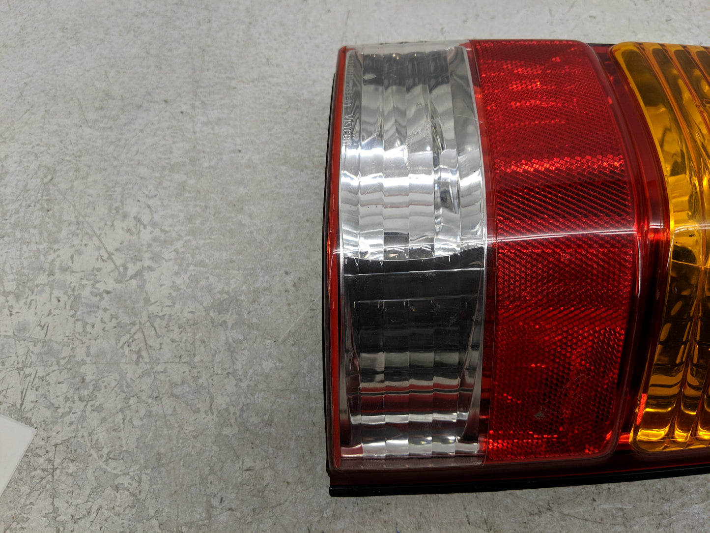 2001-2007 Ford Escape Tail Light Assembly Passenger Right OEM P/N:1L84-13B504-D Fits Fits 2001 2002 2003 2004 2005 2006 2007