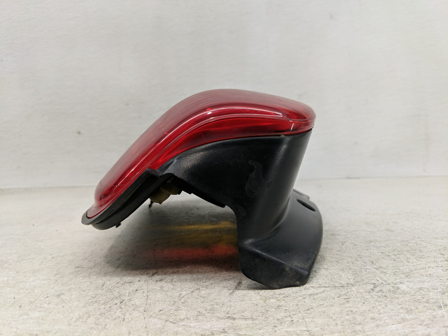 2001-2007 Ford Escape Tail Light Assembly Passenger Right OEM P/N:1L84-13B504-D Fits Fits 2001 2002 2003 2004 2005 2006 2007