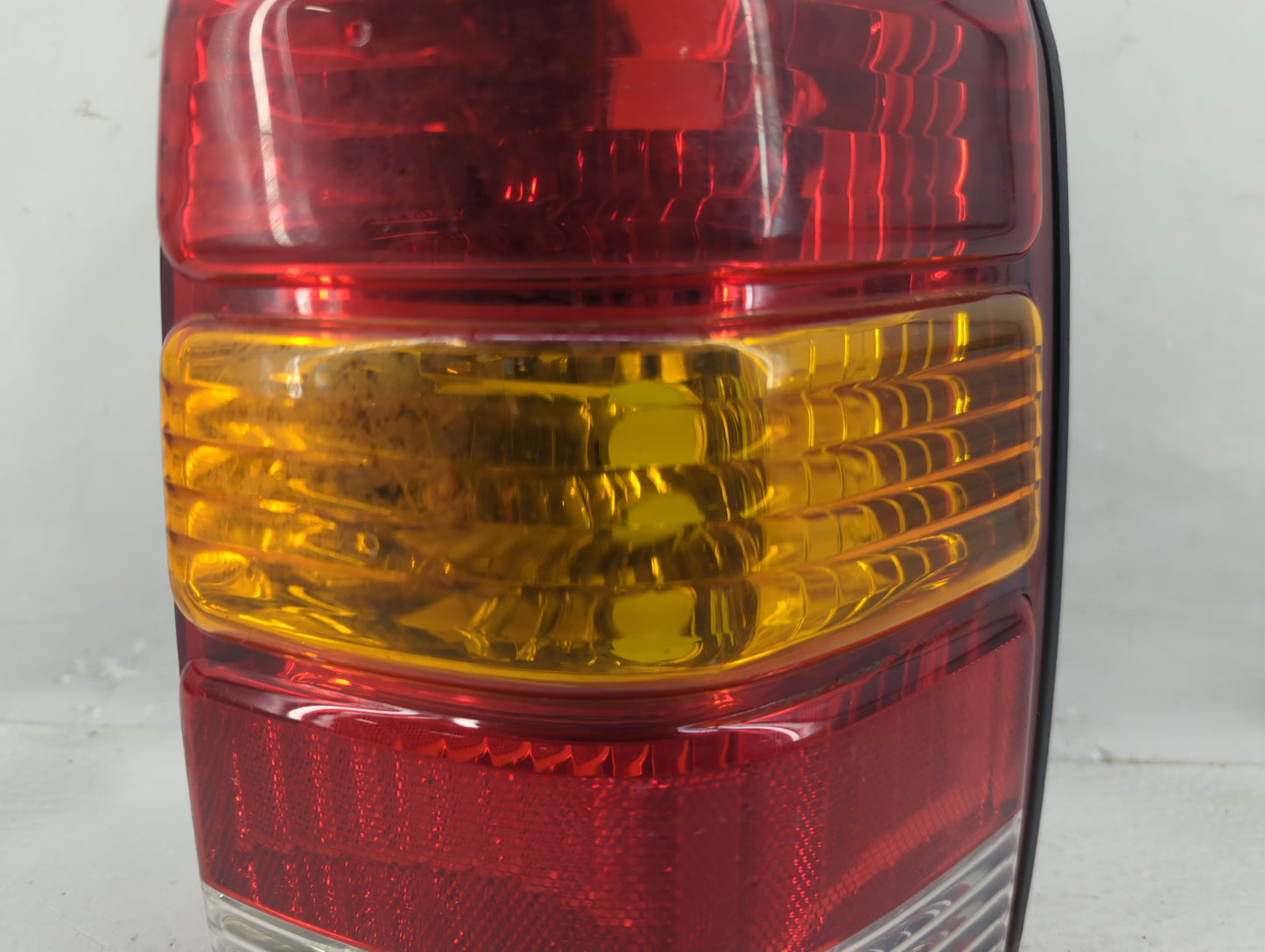 2001-2007 Ford Escape Tail Light Assembly Passenger Right OEM P/N:44ZH-1440B Fits Fits 2001 2002 2003 2004 2005 2006 2007 OE