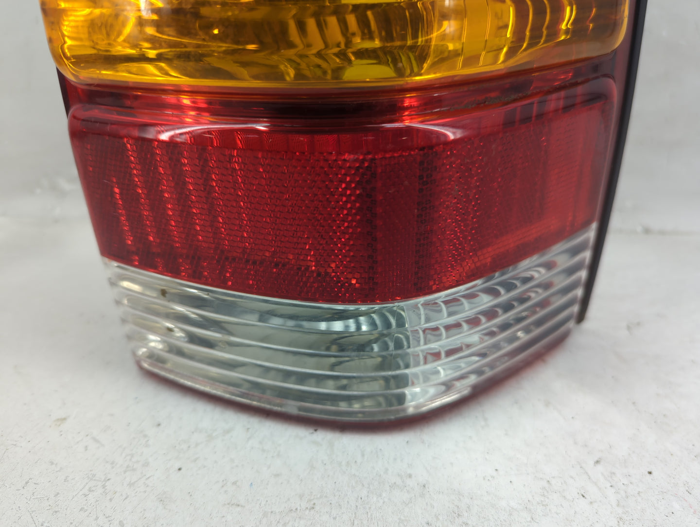 2001-2007 Ford Escape Tail Light Assembly Passenger Right OEM P/N:44ZH-1440B Fits Fits 2001 2002 2003 2004 2005 2006 2007 OE