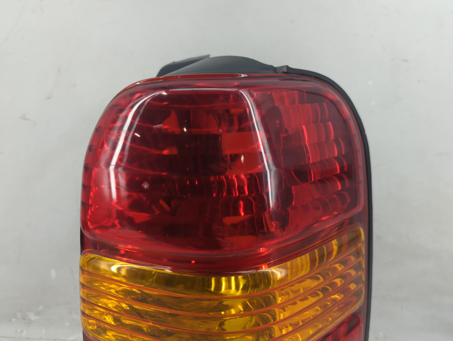 2001-2007 Ford Escape Tail Light Assembly Passenger Right OEM P/N:1L84-13B504-D Fits Fits 2001 2002 2003 2004 2005 2006 2007