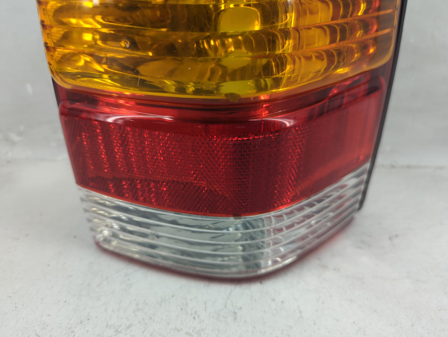 2001-2007 Ford Escape Tail Light Assembly Passenger Right OEM P/N:1L84-13B504-D Fits Fits 2001 2002 2003 2004 2005 2006 2007
