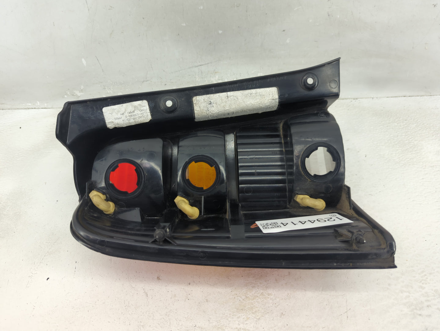 2001-2007 Ford Escape Tail Light Assembly Passenger Right OEM P/N:1L84-13B504-D Fits Fits 2001 2002 2003 2004 2005 2006 2007