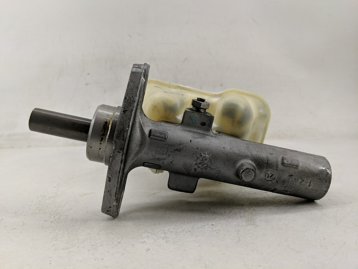 2005-2007 Ford Escape Brake Master Cylinder 1312769 - Oemusedautoparts1.com
