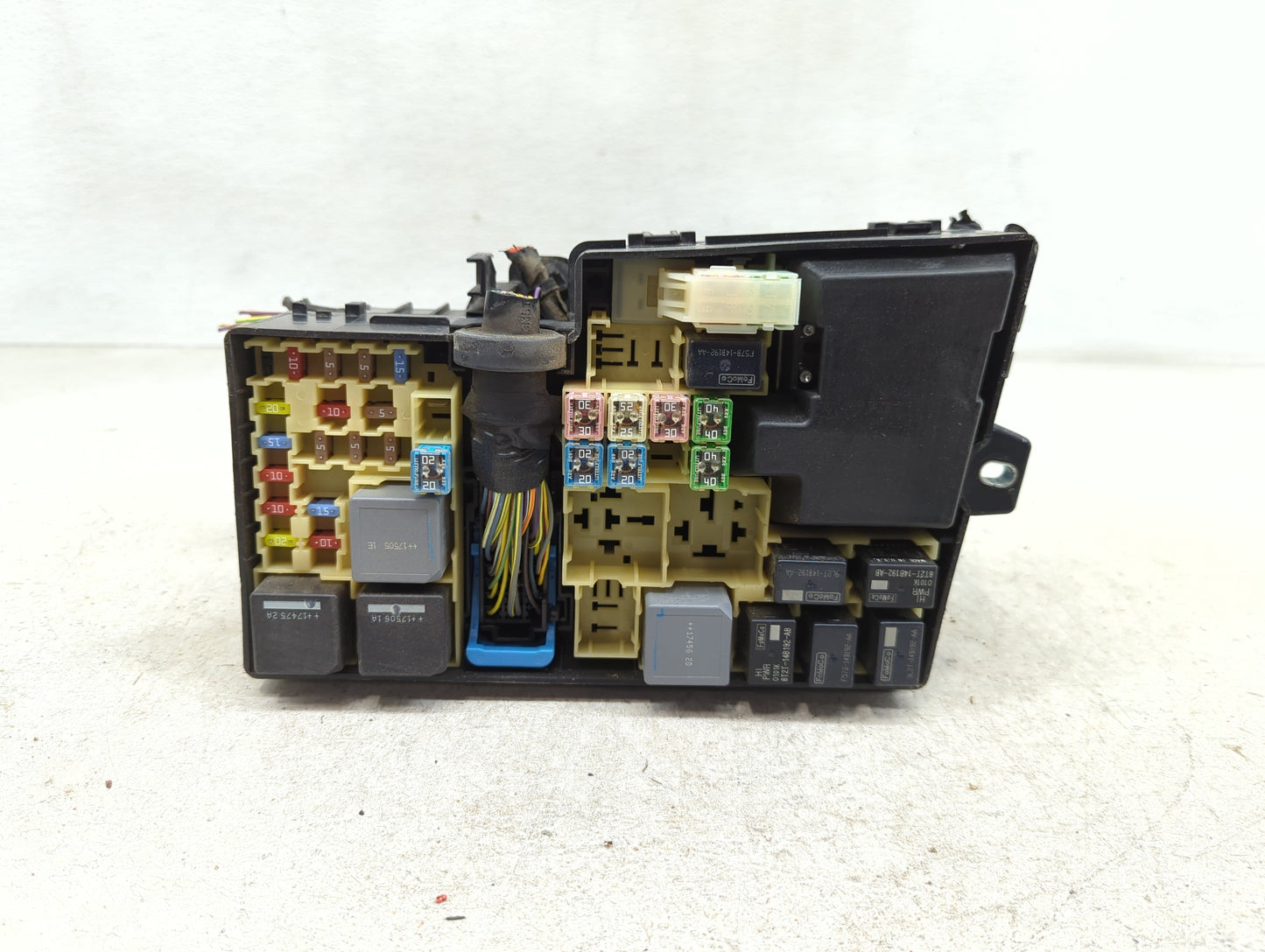 2005-2007 Ford Escape Fusebox Fuse Box Panel Relay Module P/N:HM5T-14290-ABD Fits Fits 2005 2006 2007 OEM Used Auto Parts - 
