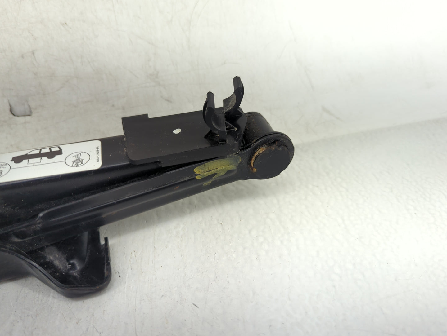 2007 Ford Escape Spare Scissor Car Jack - Oemusedautoparts1.com