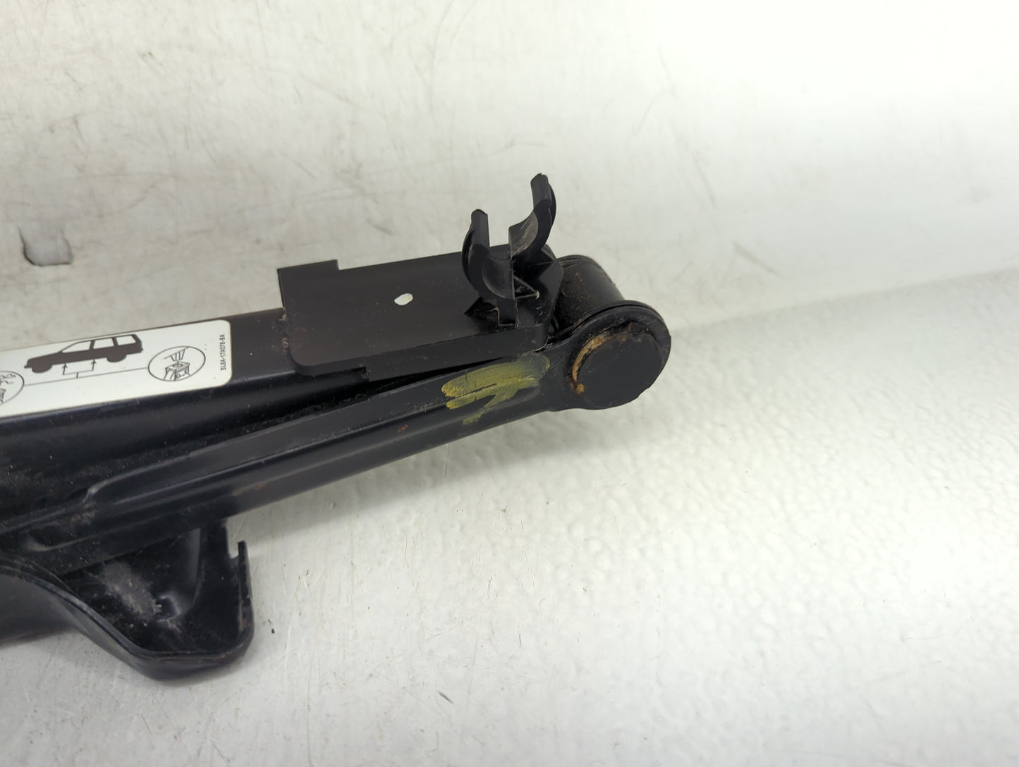 2007 Ford Escape Spare Scissor Car Jack - Oemusedautoparts1.com