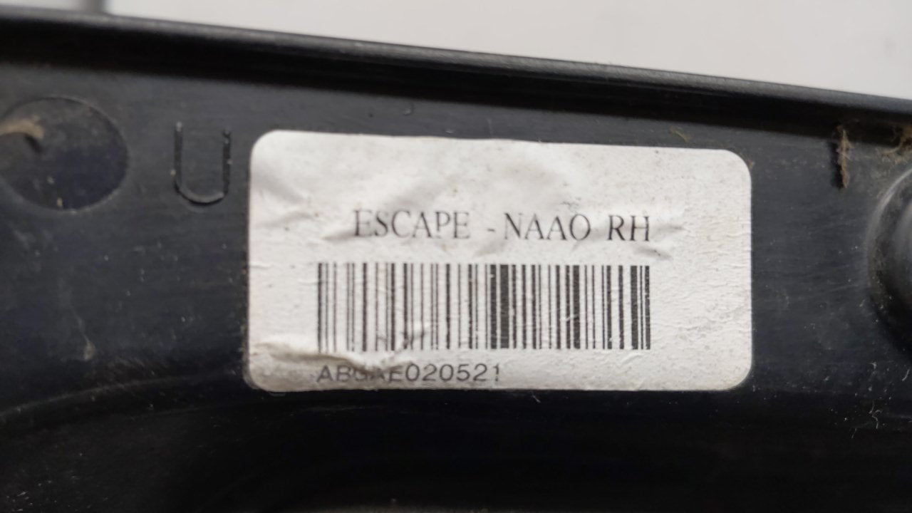 2001-2007 Ford Escape Tail Light Assembly Passenger Right OEM P/N:4L84-13B504-D Fits Fits 2001 2002 2003 2004 2005 2006 2007