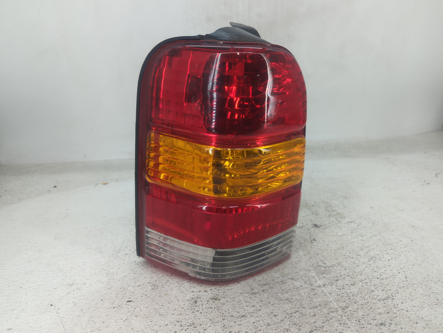 2001-2007 Ford Escape Tail Light Assembly Driver Left OEM P/N:AL84-13B505-D Fits Fits 2001 2002 2003 2004 2005 2006 2007 OEM