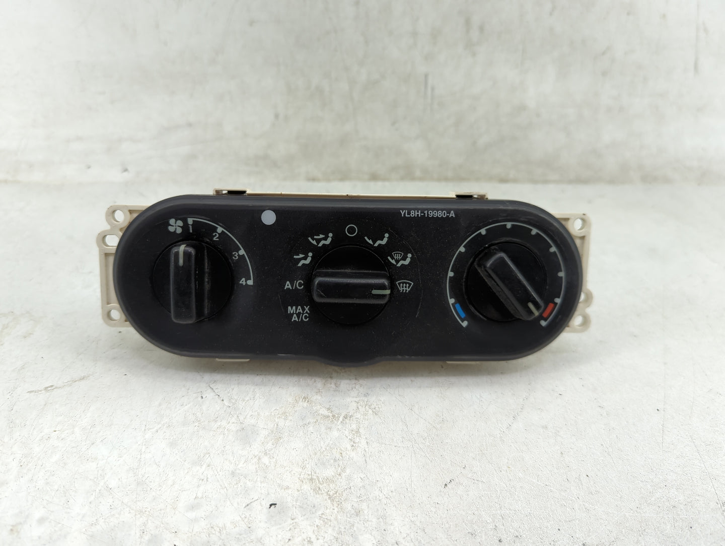 2002-2007 Ford Escape Climate Control Module Temperature AC/Heater Replacement P/N:YL8H-19980-A Fits OEM Used Auto Parts - O