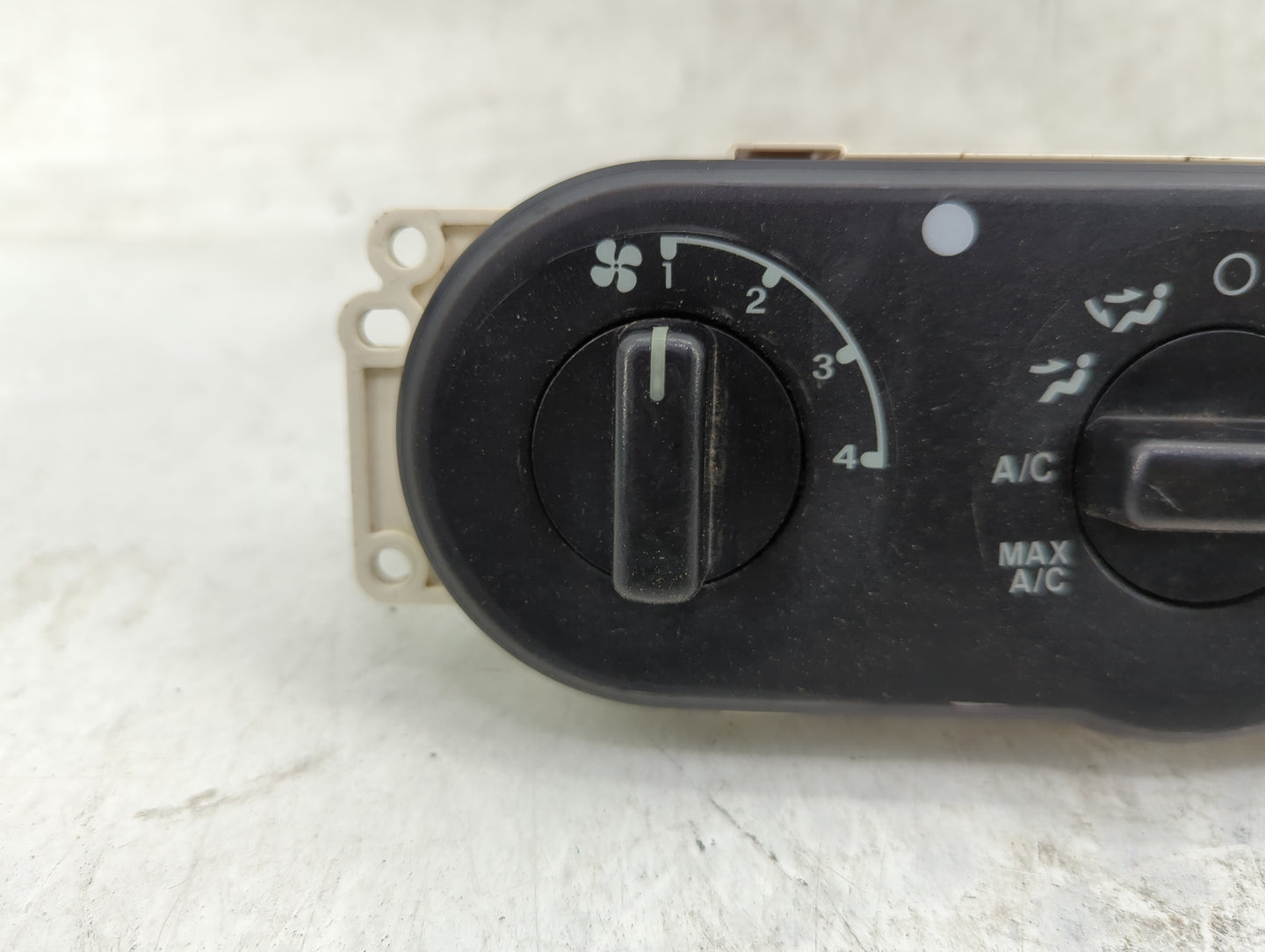 2002-2007 Ford Escape Climate Control Module Temperature AC/Heater Replacement P/N:YL8H-19980-A Fits OEM Used Auto Parts - O