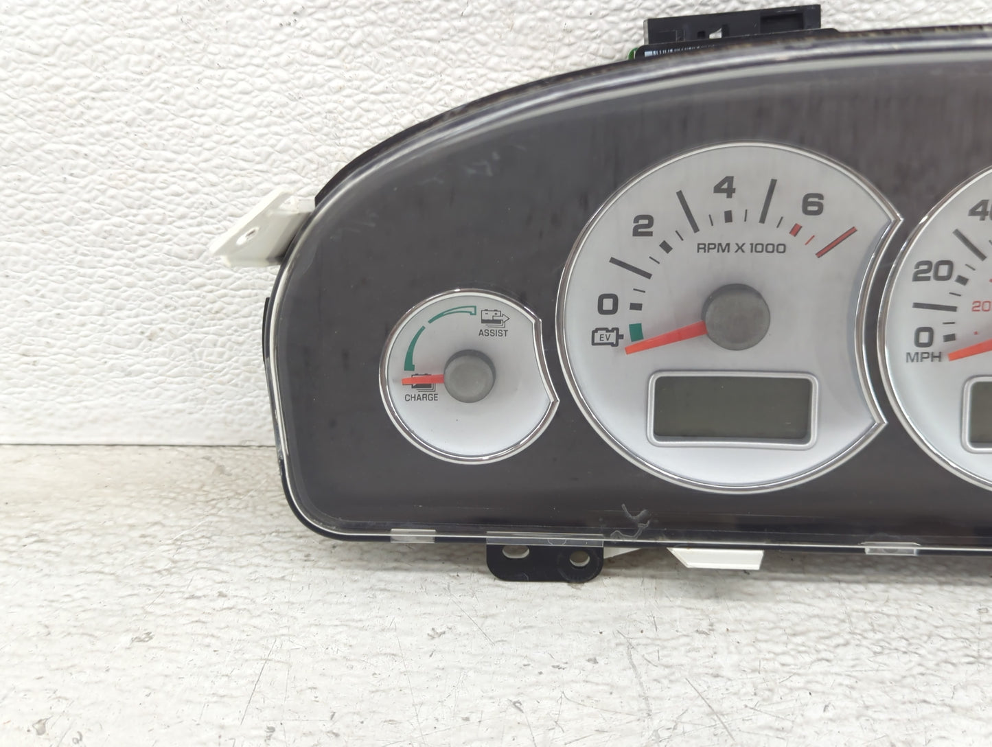 2006-2007 Ford Escape Instrument Cluster Speedometer Gauges P/N:5M6F-10890-AB Miles: Fits Fits 2006 2007 OEM Used Auto Parts
