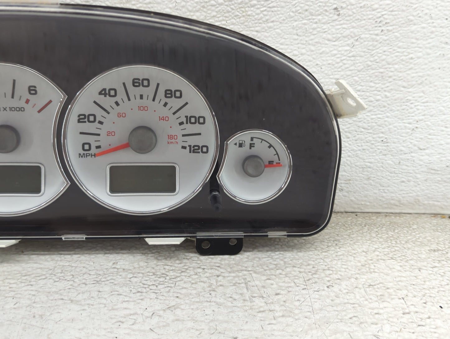 2006-2007 Ford Escape Instrument Cluster Speedometer Gauges P/N:5M6F-10890-AB Miles: Fits Fits 2006 2007 OEM Used Auto Parts