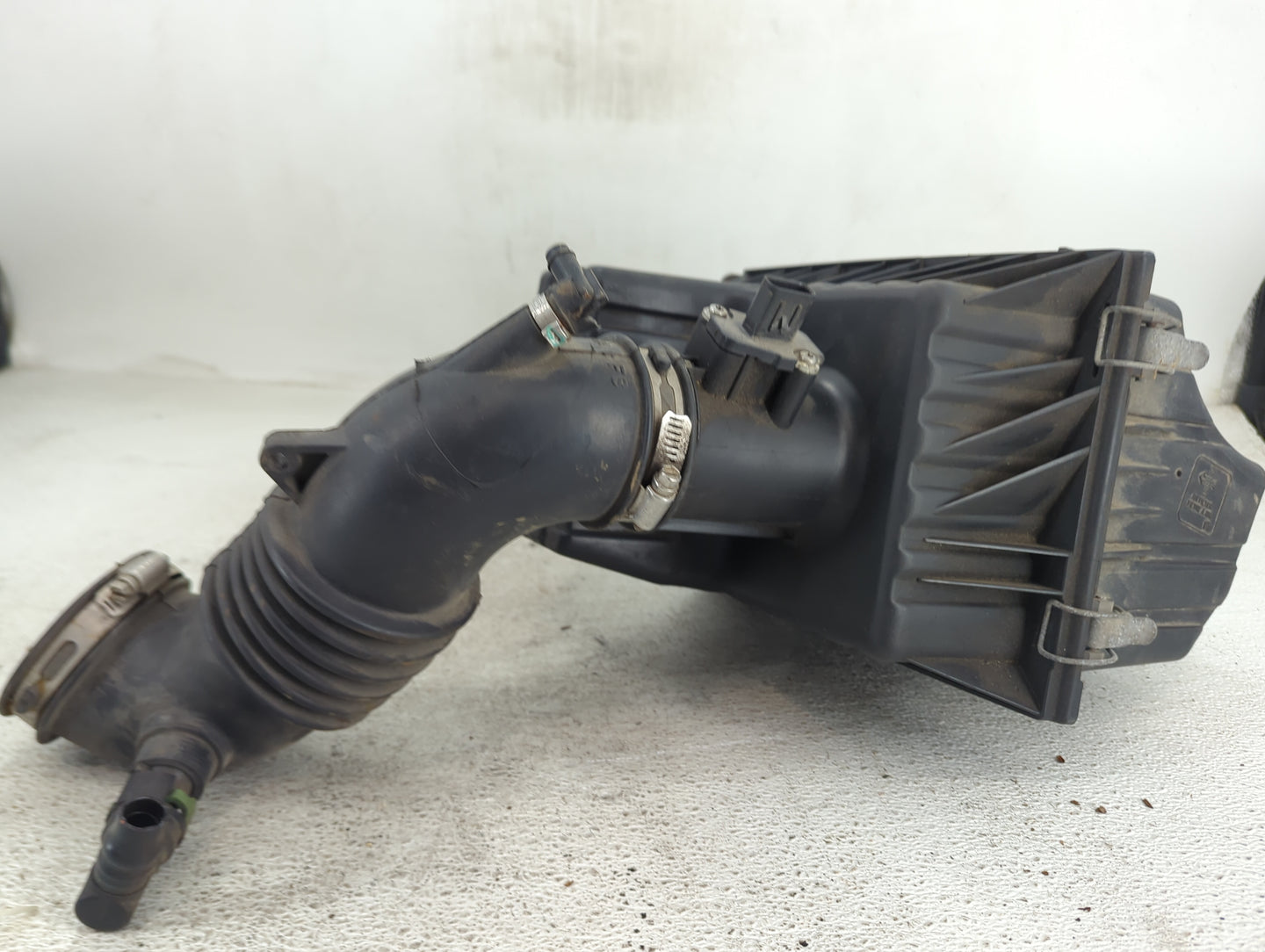 2007-2007 Ford Escape Air Cleaner Intake-duct Hose Tube 1492445 - Oemusedautoparts1.com