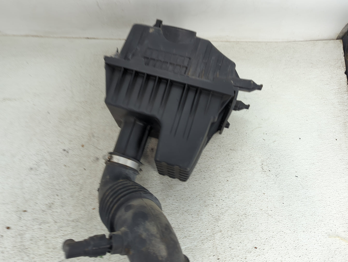 2007-2007 Ford Escape Air Cleaner Intake-duct Hose Tube 1492445 - Oemusedautoparts1.com