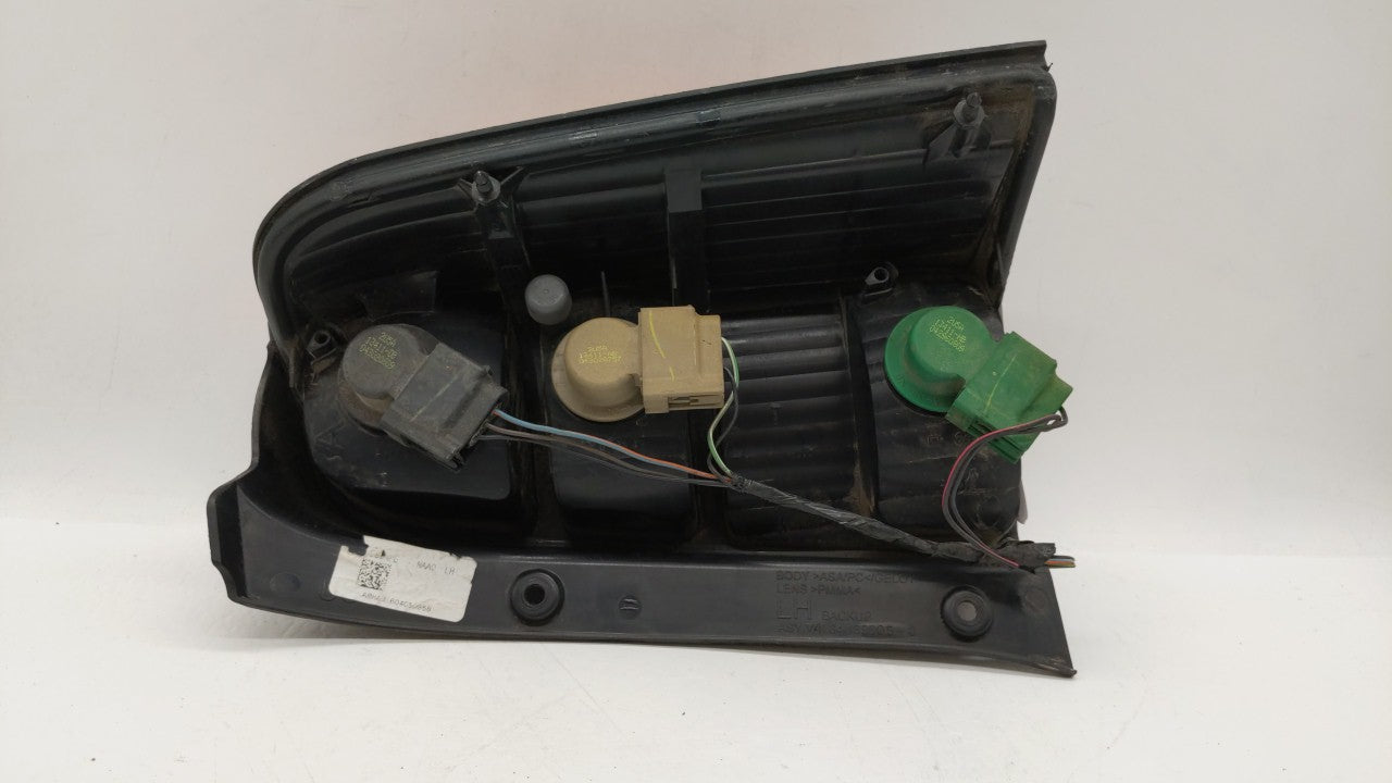 2001-2007 Ford Escape Tail Light Assembly Driver Left OEM P/N:4L84-13B505-D Fits Fits 2001 2002 2003 2004 2005 2006 2007 OEM