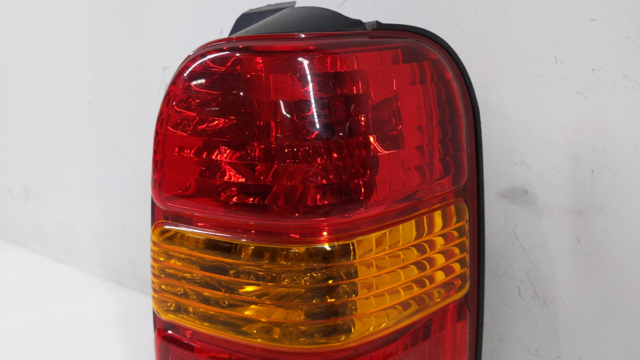 2001-2007 Ford Escape Tail Light Assembly Passenger Right OEM P/N:4L84-13B504-D Fits Fits 2001 2002 2003 2004 2005 2006 2007