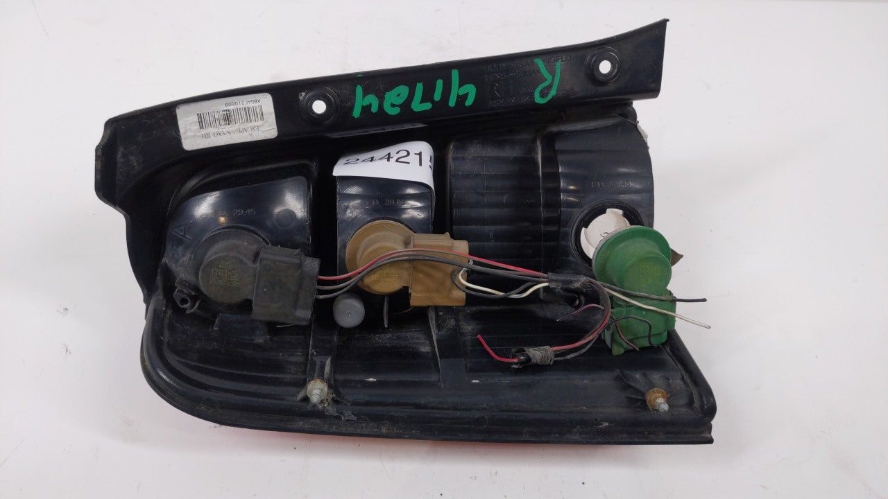 2001-2007 Ford Escape Tail Light Assembly Passenger Right OEM P/N:4L84-13B504-D Fits Fits 2001 2002 2003 2004 2005 2006 2007