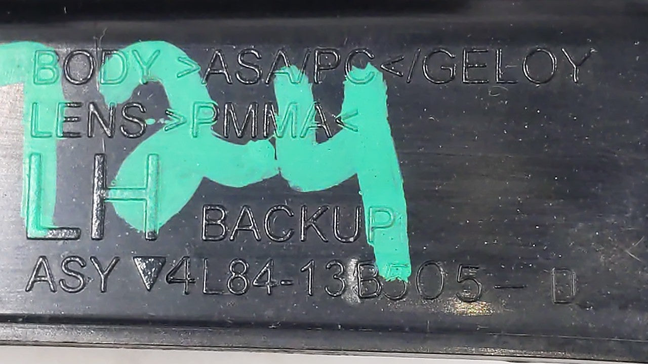 2001-2007 Ford Escape Tail Light Assembly Driver Left OEM P/N:4L84-13B505-D Fits Fits 2001 2002 2003 2004 2005 2006 2007 OEM