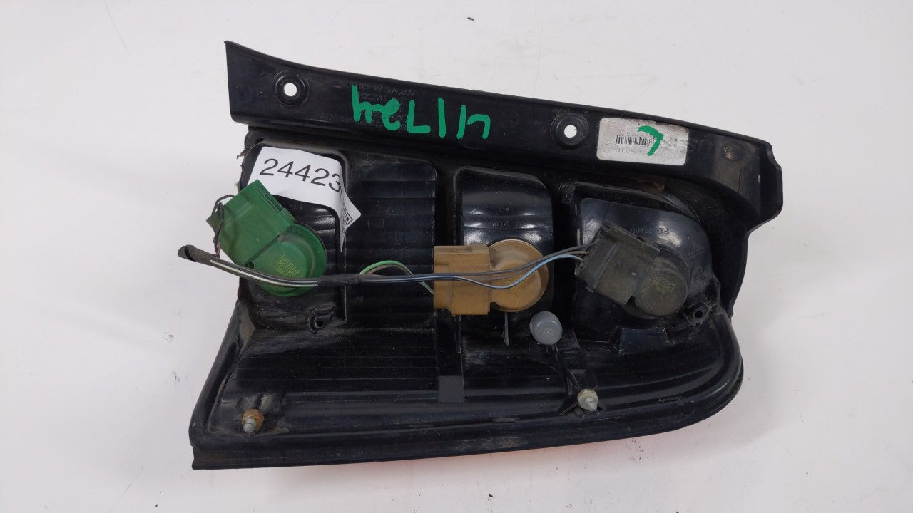 2001-2007 Ford Escape Tail Light Assembly Driver Left OEM P/N:4L84-13B505-D Fits Fits 2001 2002 2003 2004 2005 2006 2007 OEM