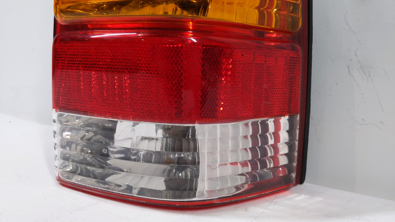 2001-2007 Ford Escape Tail Light Assembly Passenger Right OEM P/N:4L84-13B504-D Fits Fits 2001 2002 2003 2004 2005 2006 2007