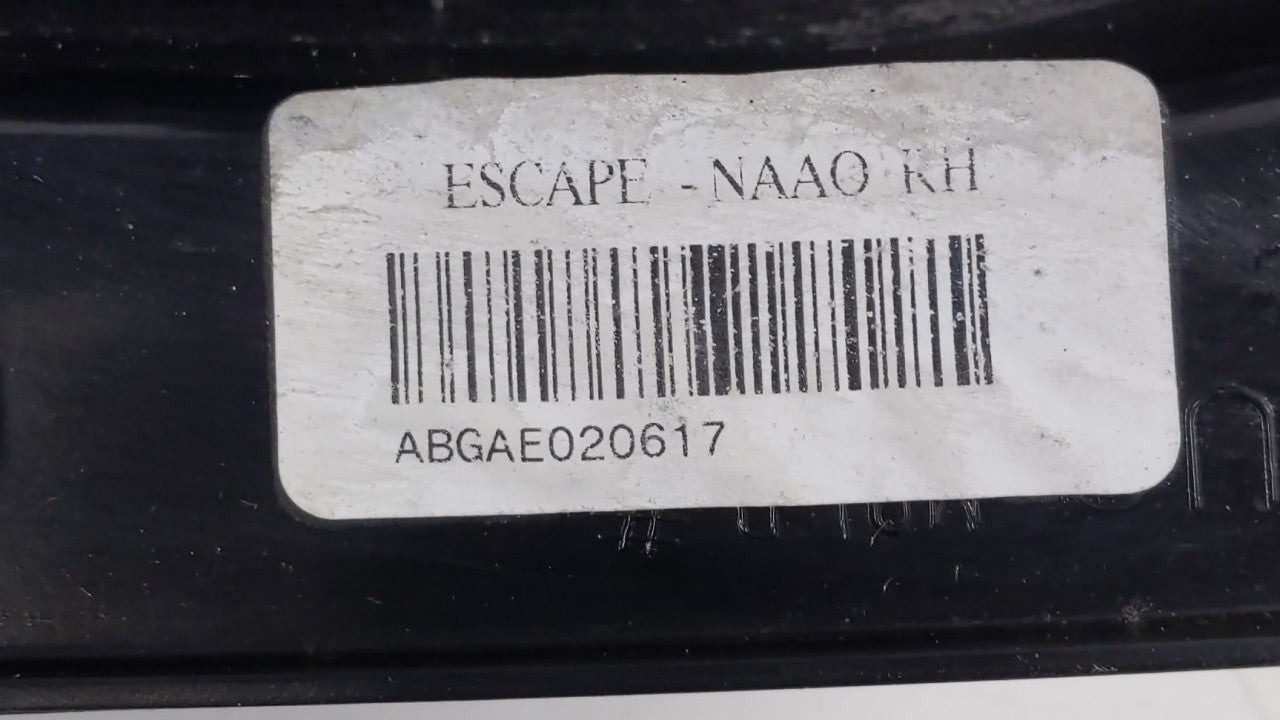 2001-2007 Ford Escape Tail Light Assembly Passenger Right OEM P/N:4L84-13B504-D Fits Fits 2001 2002 2003 2004 2005 2006 2007