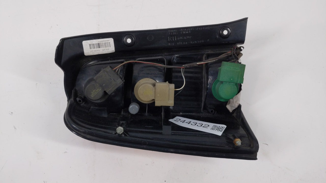2001-2007 Ford Escape Tail Light Assembly Passenger Right OEM P/N:4L84-13B504-D Fits Fits 2001 2002 2003 2004 2005 2006 2007