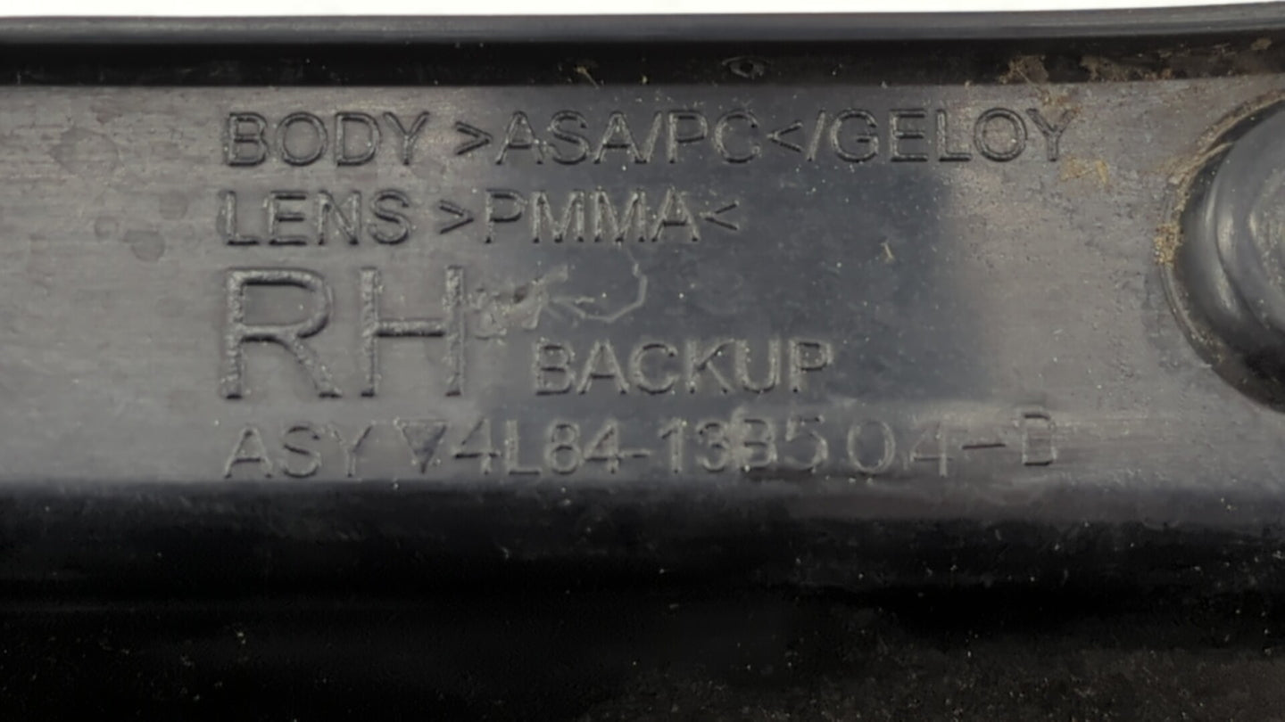 2001-2007 Ford Escape Tail Light Assembly Passenger Right OEM P/N:1L84-13B504-D 4L84-13B504-D Fits OEM Used Auto Parts - Oem