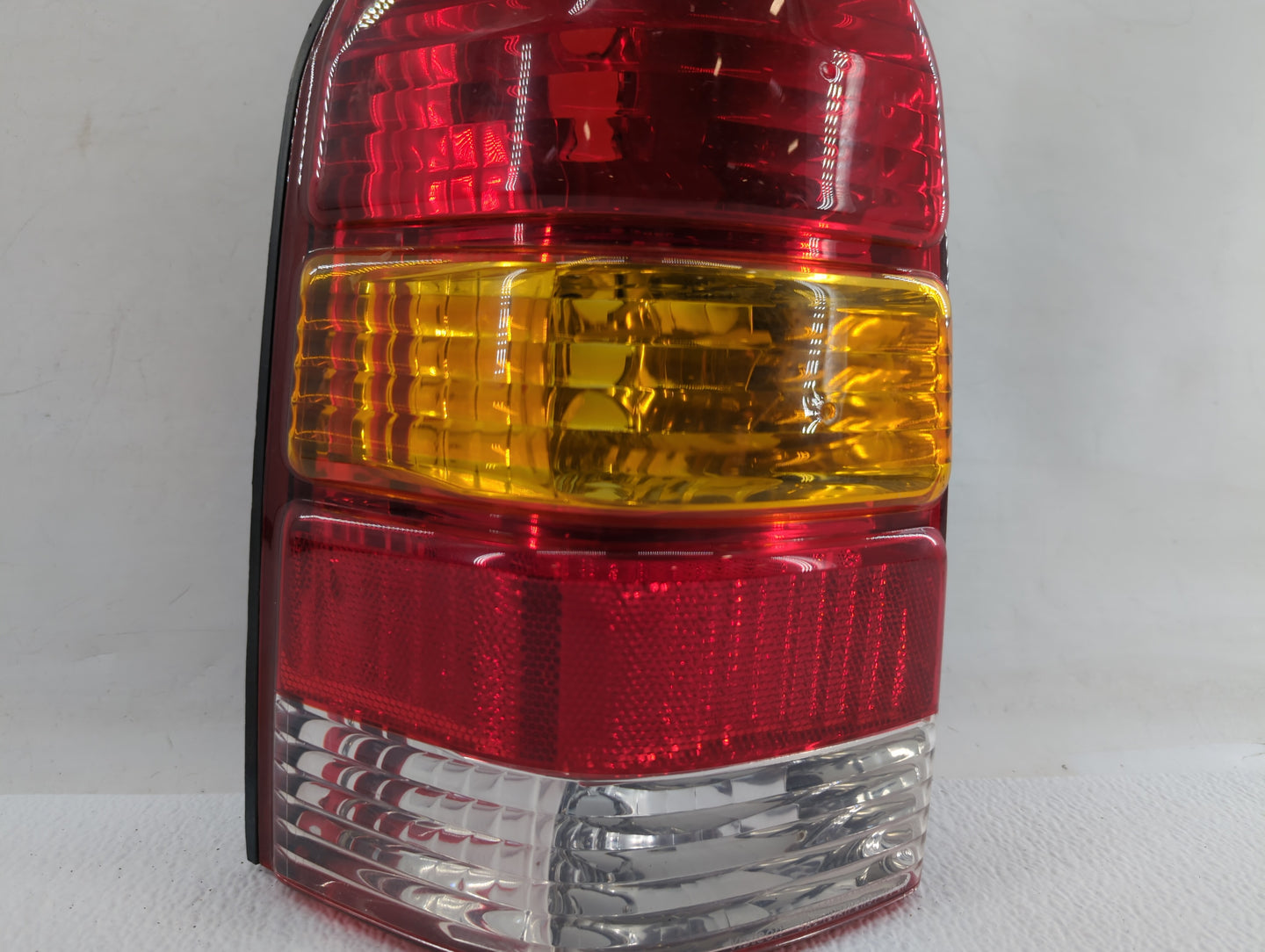2001-2007 Ford Escape Tail Light Assembly Driver Left OEM P/N:1L84-138505-D ABHAG210605 Fits OEM Used Auto Parts - Oemusedau