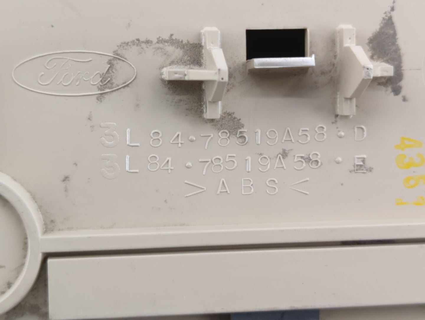 2007 Ford Escape Overhead Roof Console - Oemusedautoparts1.com