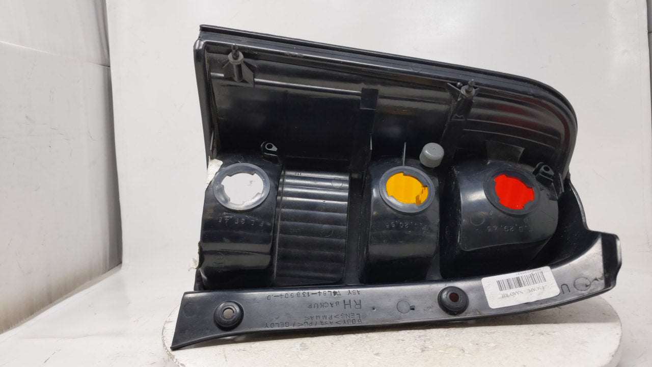 2001-2007 Ford Escape Tail Light Assembly Passenger Right OEM P/N:4L84-13B504-D Fits Fits 2001 2002 2003 2004 2005 2006 2007