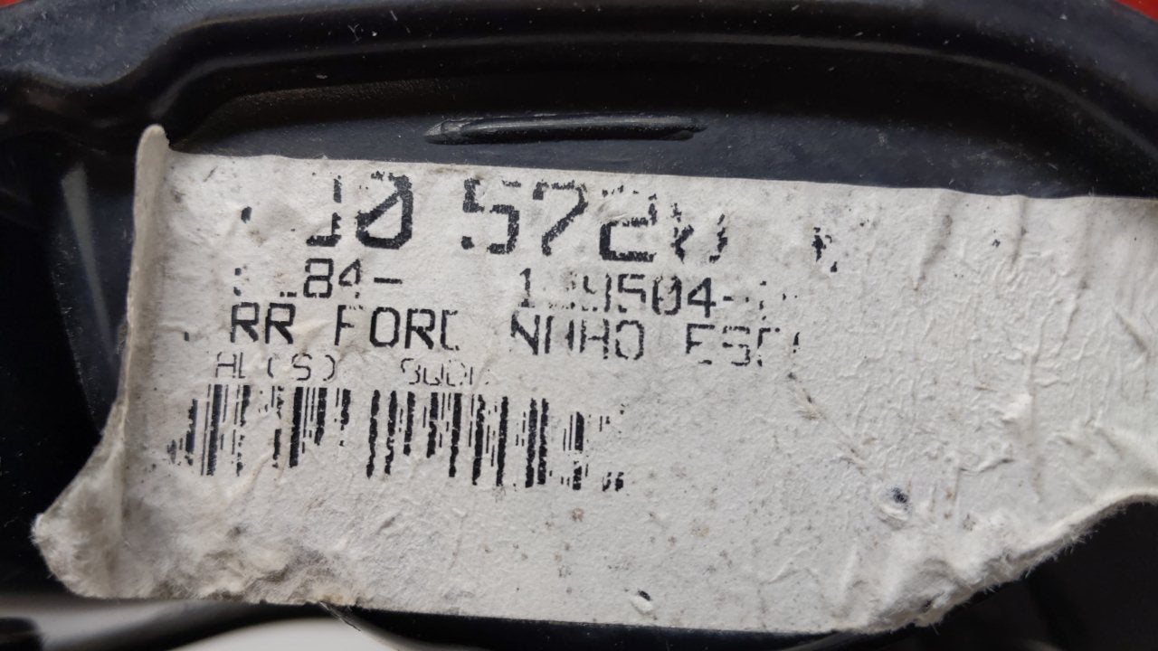 2001-2007 Ford Escape Tail Light Assembly Passenger Right OEM P/N:4L84-13B504-D Fits Fits 2001 2002 2003 2004 2005 2006 2007