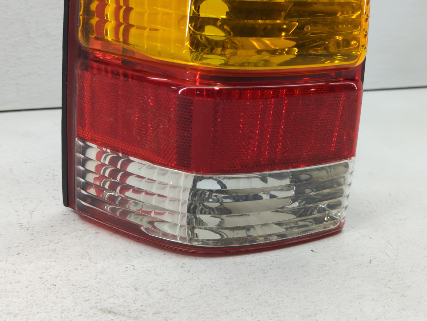 2001-2007 Ford Escape Tail Light Assembly Driver Left OEM P/N:4L84-13B505-D 1L84-13B505-D Fits OEM Used Auto Parts - Oemused