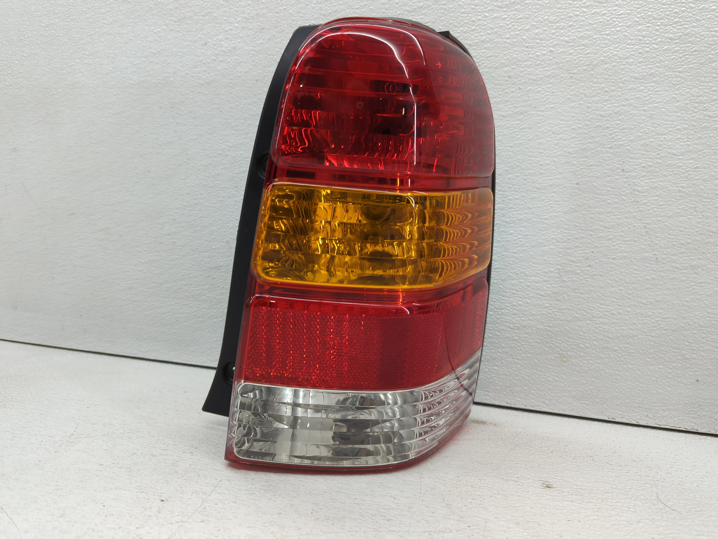 2001-2007 Ford Escape Tail Light Assembly Passenger Right OEM Fits Fits 2001 2002 2003 2004 2005 2006 2007 OEM Used Auto Par