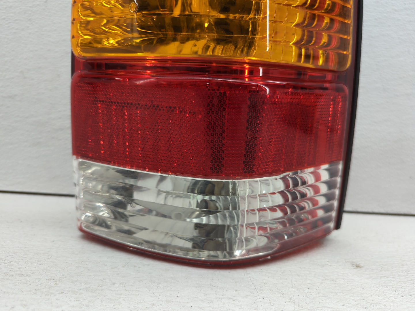 2001-2007 Ford Escape Tail Light Assembly Passenger Right OEM Fits Fits 2001 2002 2003 2004 2005 2006 2007 OEM Used Auto Par