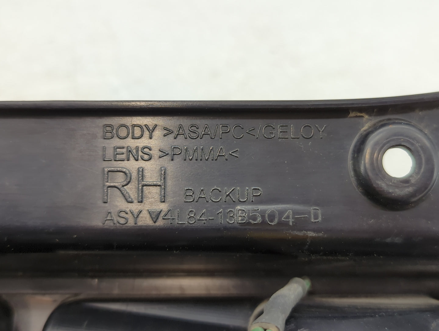 2001-2007 Ford Escape Tail Light Assembly Passenger Right OEM Fits Fits 2001 2002 2003 2004 2005 2006 2007 OEM Used Auto Par