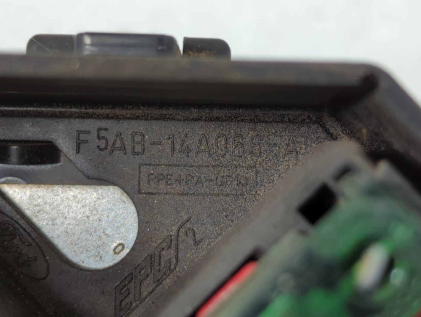 2005-2007 Ford Escape Fusebox Fuse Box Panel Relay Module P/N:F5AB-14A068-A Fits Fits 2005 2006 2007 OEM Used Auto Parts - O