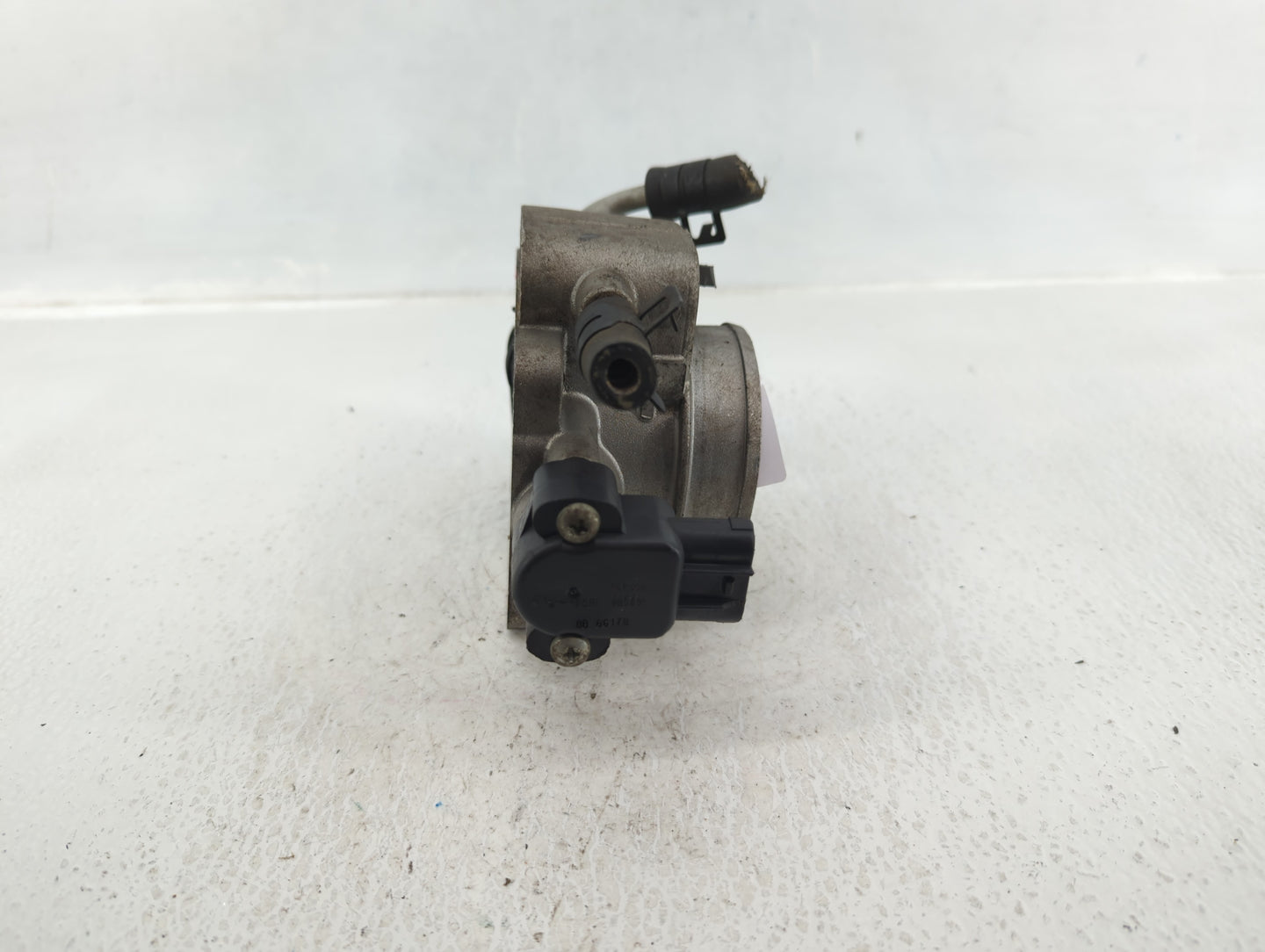 2005-2008 Ford Escape Throttle Body P/N:5L8F-AF Fits Fits 2005 2006 2007 2008 OEM Used Auto Parts - Oemusedautoparts1.com