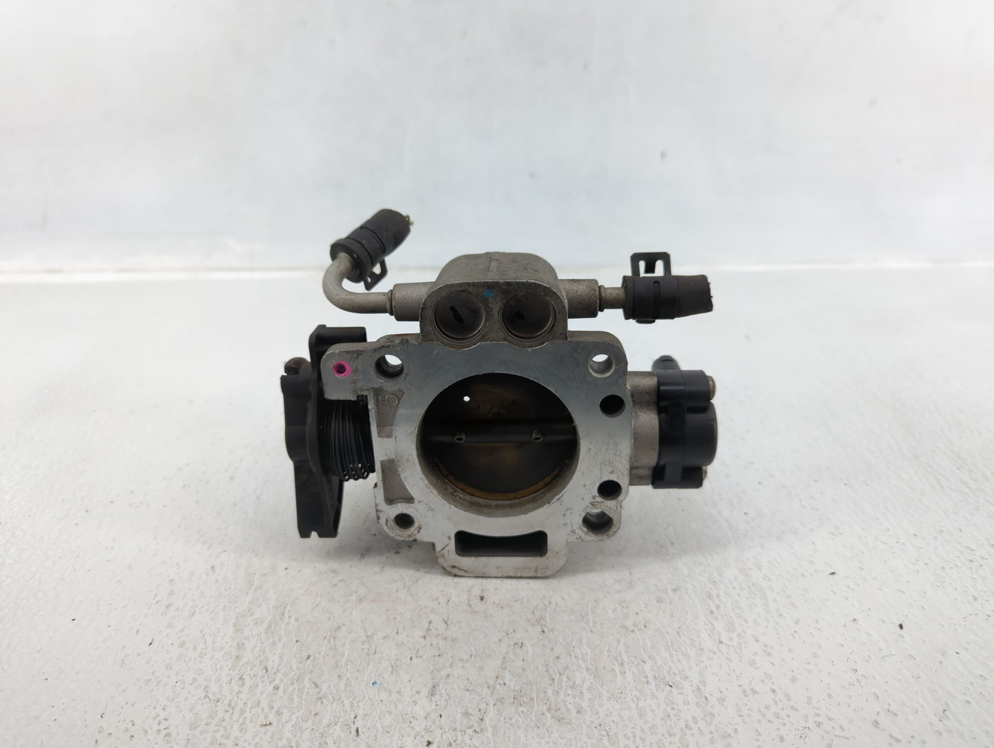 2005-2008 Ford Escape Throttle Body P/N:5L8F-AF Fits Fits 2005 2006 2007 2008 OEM Used Auto Parts - Oemusedautoparts1.com